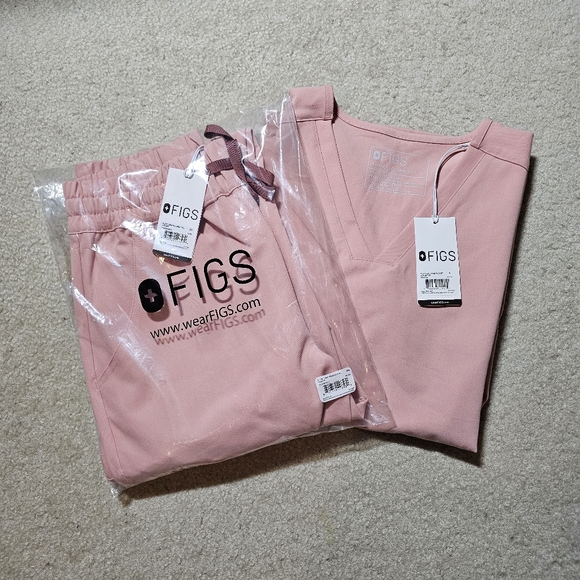 FIGS UMAN SCRUB SET - Picture 1 of 6